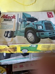 AMT 1:25 Mack R685ST Semi Tractor Toy – 1039