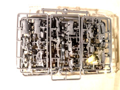 1/35 MiniArt 5 US GIs in Rainwear / Ponchos w/ Weapons & Equipment #35245