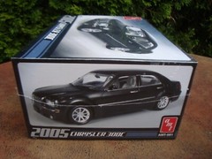 2005 Chrysler 300C Model Car Kit- 1/25 scale by Amt #681 NIB