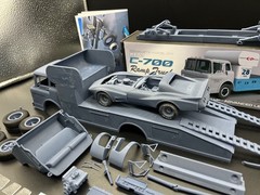 1/25 1972 Ford C-700 Ramp Truck Race Car Hauler Model Kit with Engine & Clears