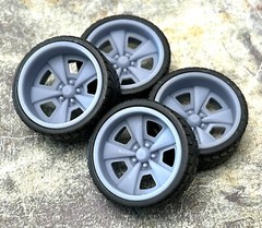1/24 Scale: 24-Inch “Schott SS” Wheels And Tires; Resin;1/25
