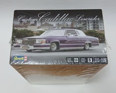 Revell 1/25 Custom Cadillac Lowrider 新品