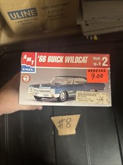 AMT Ertl 31222 1/25 Scale Buyer’s Choice 1966 Buick Wildcat Plastic Model Kit