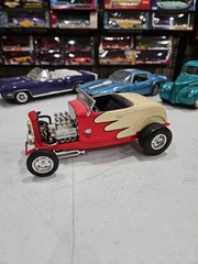 1:18 Chopped 32 Roadster – Missing top – NO BOX – FREE SHIPPING INCLUDED