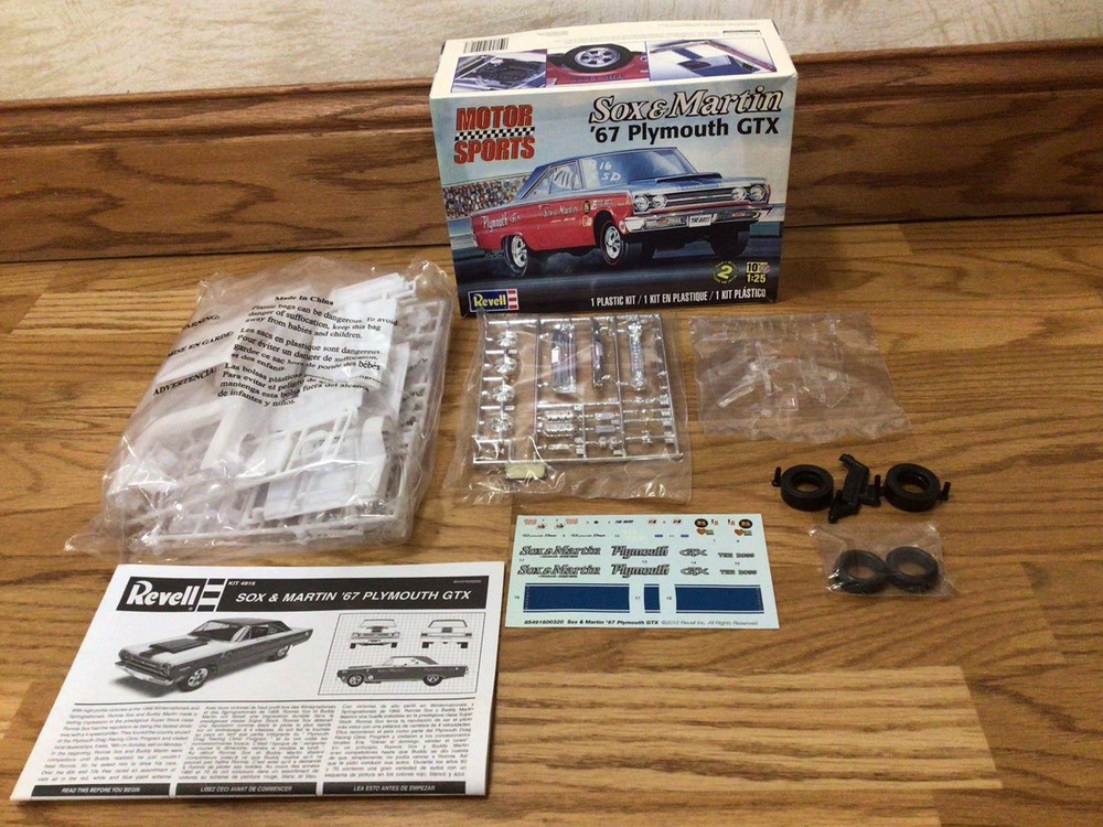 Revell Motor Sports Sox & Martin ’67 Plymouth GTX 1:25 Plastic Kit #85-4916