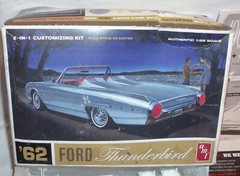 AMT 1962 FORD THUNDERBIRD CONVERTIBLE 2 IN 1 CAR MODEL KIT 1:25 682