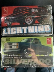AMT Easy Build 1:25 Model Kit Lot 1994 Ford F-150 SVT + 1992 Silverado