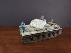 1/35 Built Soviet Russian KV-1 Tank Winter WWII with 2 Crew Figures