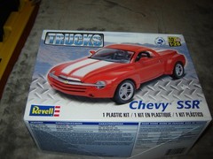 Revell 85-4052 Model Kit CHEVY SSR Box opened kit Factory Sealed 1/25 scale 2013