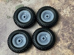 1/24 Scale: 18-Inch “80’s Suburban” Wheels W/ Mud Tires; Jeep, Resin 1/25