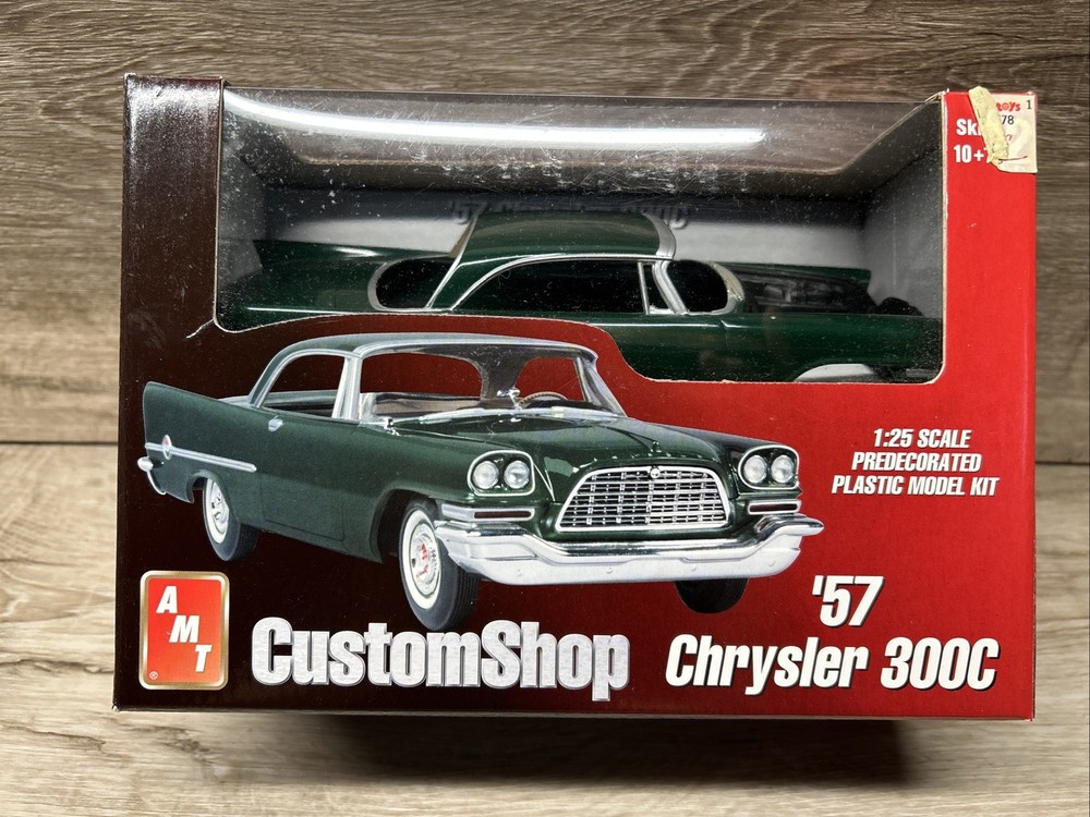 AMT CustomShop ‘57 Chrysler 300C Fully Decorated 1/25 Model Kit #30247 MIB 2000