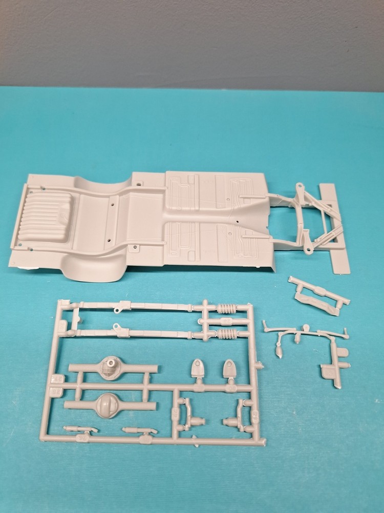 Revell AMT Ertl MPC Monogram MPC 1/25 Model Part 1967 Mercury Comet Chassis