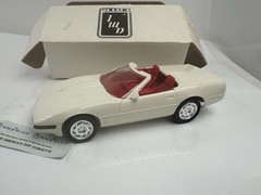 ERTL Americas Cup Corvette White/Red Convertible Ertl Dealer Promo Car 8923 Rare