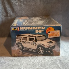 Revell Hummer H2 1:25 White Gray California Wheels Plastic Model Kit 85-2867