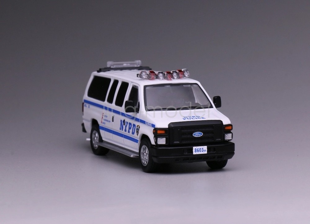 1:64 Scale 596 White Police E350 Super Duty Wagon Van Diecast Display Car Model