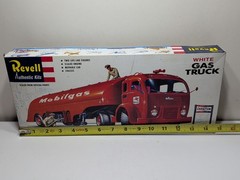 ✨VINTAGE✨ Revell 1:48 1956 Fruehauf Mobilgas White Gas Truck – BOX + PARTS ONLY