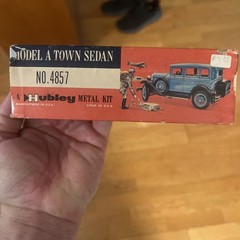 Orig vintage Hubley Model A Town Sedan Automobile Metal model kit UNUSED UNBUILT