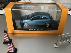 1/43 minichamps Opel Astra, GTC blue , 2door hatch mint++ !