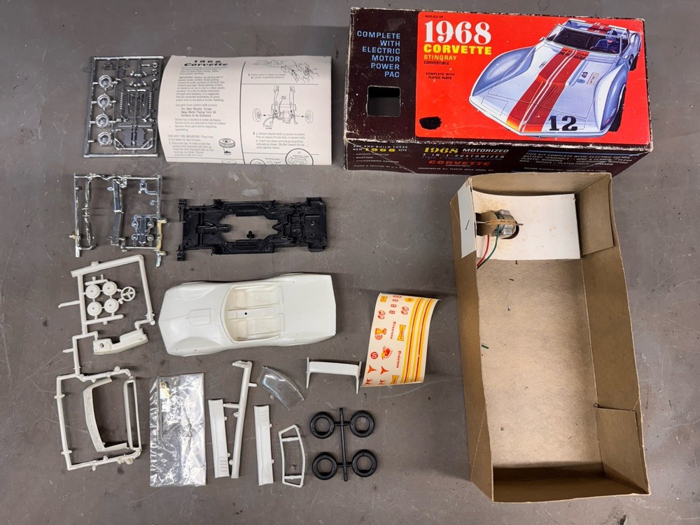 Vintage Palmer Plastics Model Motorized 1968 Corvette Stingray Convertible M682