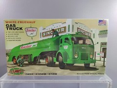 NEW SEALED WHITE-FRUEHAUF SINCLAIR GAS TRUCK ATLANTIS 1/48 SCALE MODEL KIT H1402