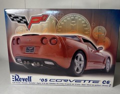 Revell 2840 2005 Corvette C6 1:25 Scale Model Kit unopened dented box