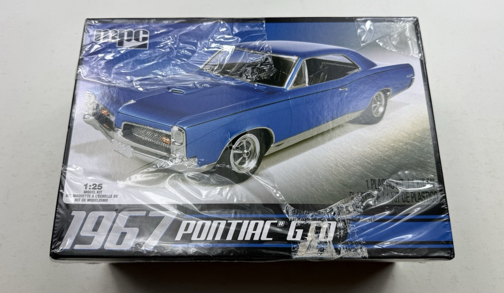 2011 MPC 1967 Pontiac GTO 1:25 Unassembled Model Kit Molded MPC710L/12