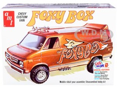 SKILL 2 MODEL KIT CHEVROLET CUSTOM VAN “FOXY BOX” 1/25 SCALE MODEL AMT AMT1265