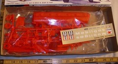 REVELL WHITE FRUEHAUF MOBIL GAS TRUCK MODEL KIT 1402 BOXED