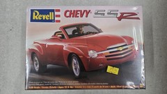 Revell 85-7691 CHEVY SSR Truck 1/25 REVELL 2003 Model Kit Sealed