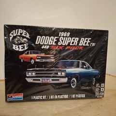 Monogram 1969 Dodge Super Bee 440 6 Pack 2in1 1/24 Plastic Model 85-4505 Partia