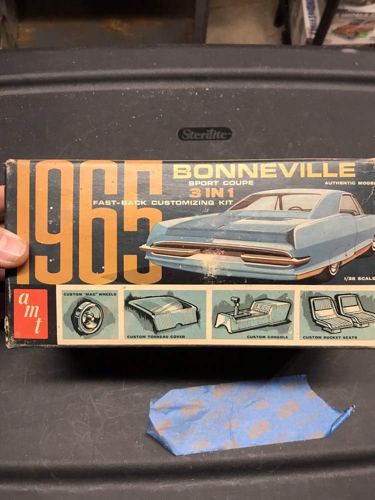 Vintage A.M. T Model Kit 65 Bonneville Sports Coupe George Barris 6625-150