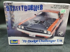 🚦😎Revell Street Burner 1970 Dodge Challenger T/A 1:24 Model Kit 85-2596 Sealed