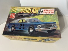 AMT 1965 Ford Fairlane Modified Stocker 1:25 Scale Model Kit Original Issue