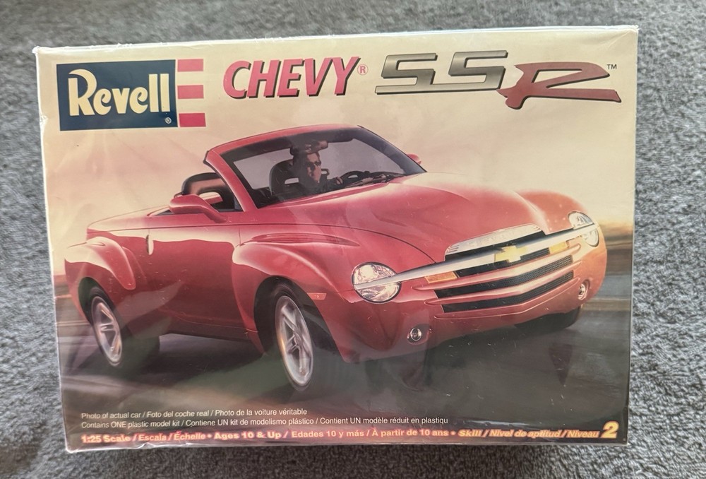 Revell Chevy SSR 1/25 Scale Model Kit 85-7691 Factory Sealed 2003 Chevrolet SSR