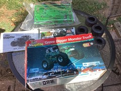Revell Monogram 85-1901 Snaptite Grave Digger Monster Truck 1/25 Model Kit