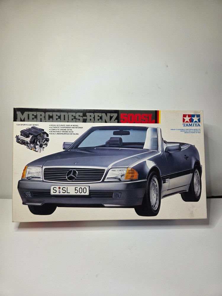 Tamiya 1:24 Mercedes – Benz AMG 500SL 6.0-4V Model Kit