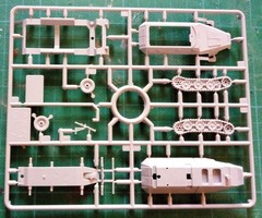 Zvezda Models 1/100 Sd.Kfz.251/1 Ausf.B