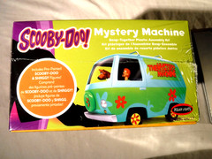 1/25 Polar Lights Scooby Doo Mystery Machine Pre-Painted Figures Shaggy & Scooby