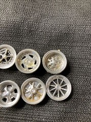 Vintage Junkyard Plastic 1:25 Model Car Chrome Wheels & Rims Z5