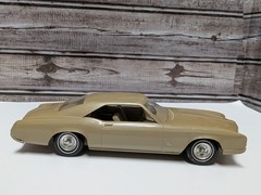 AMT 1966 Buick Riviera Promo Dealer Car