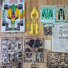 Tamiya 1/20 scale LOTUS 107 FORD Plastic model Kit