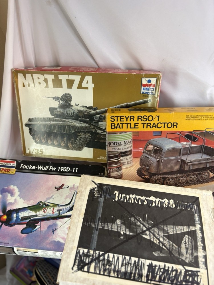 Lot of 4 Vintage Military Model Kits 1/35 MBT T74