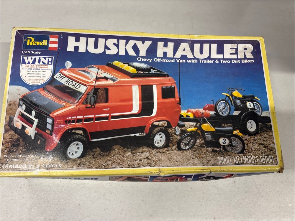 Revell Husky Hauler Chevy Off Road With Trailer 1/25 Scale Light Damage