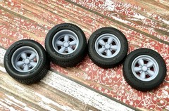 1/24 Scale: 15-inch “Daisy Mags” Resin Wheels W/ Wide Rear Tires