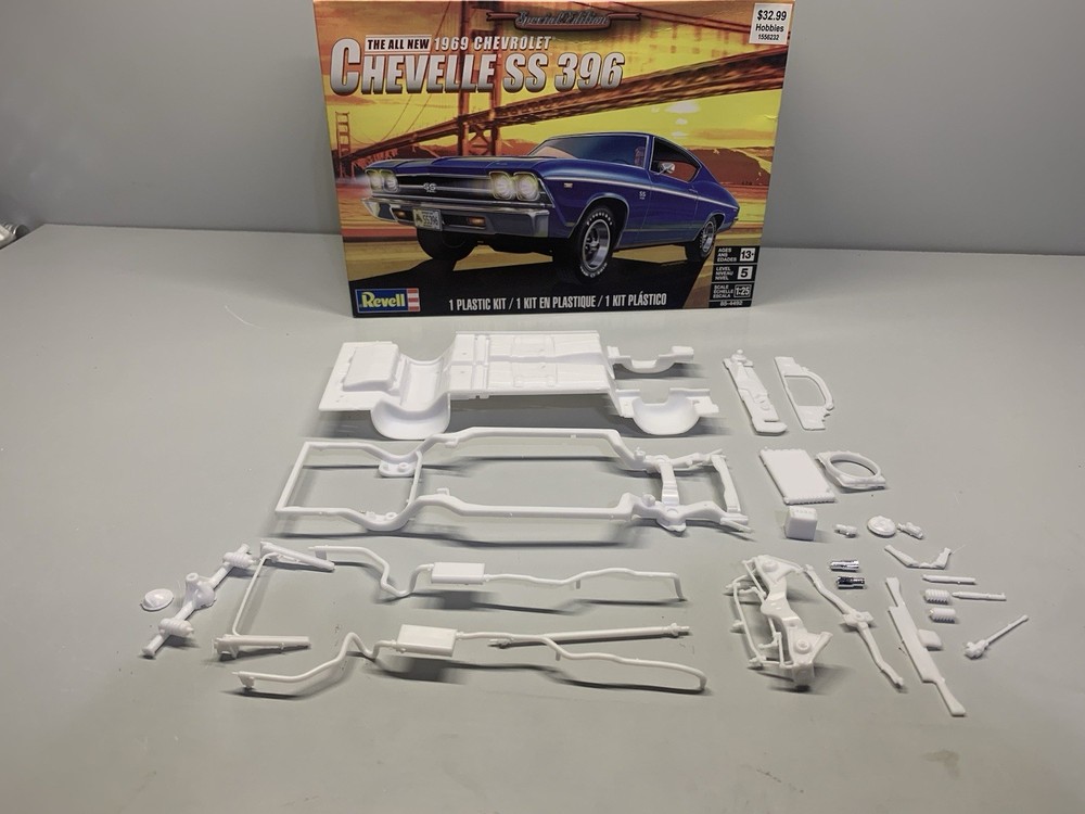 Revell 1/25 1969 CHEVELLE CHASSIS AND INTERIOR AND PARTS /JUNKYARD/DIORAMA