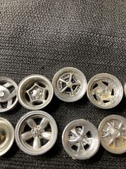 Vintage Junkyard Plastic 1:25 Model Car Chrome Wheels & Rims Z5
