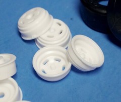 Set of 4 AMT Wide Valiant Scamp Short-Track 5 Hole Dish w/RL Goodyear Tires 1/25