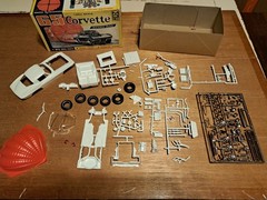 VINTAGE MPC 1965 CORVETTE STING RAY 1/25 SCALE MODEL KIT – GREAT CONDITION!!!!!!