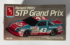 AMT/ERTL 6728 1/25 Scale Richard Petty STP #43 Pontiac Grand Prix – 1990, SEALED