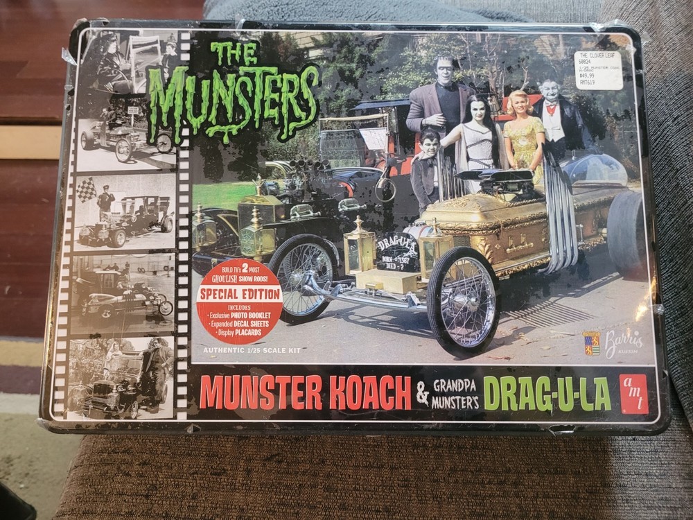 AMT #619 Special Edition Munsters Koach, Drag-u-la Models w/Collectable Tin!